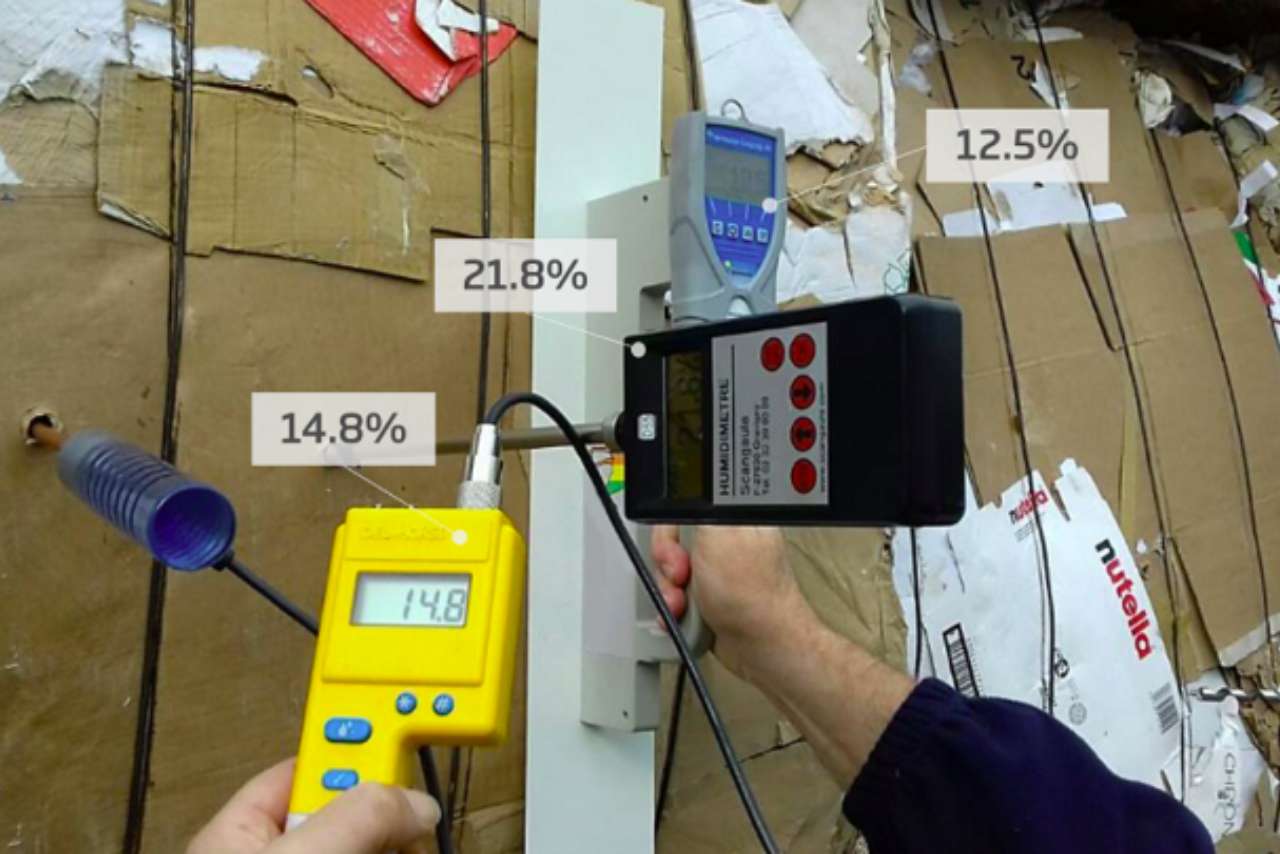 digital industrial moisture measurement device recycled paper cardboard real-time data monitoring
