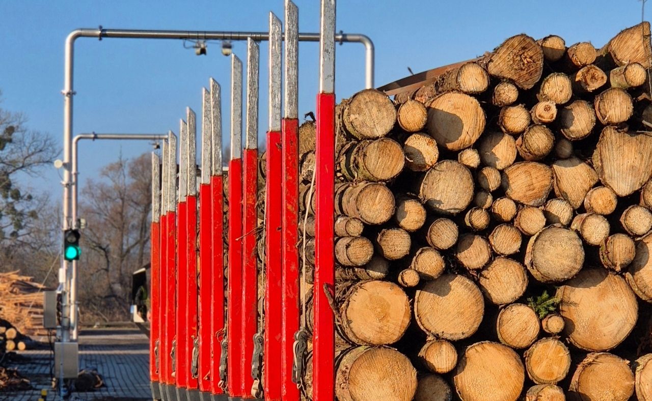 Full truck load timber moisture scanning with Dunakontroll IMG industrial measurement system